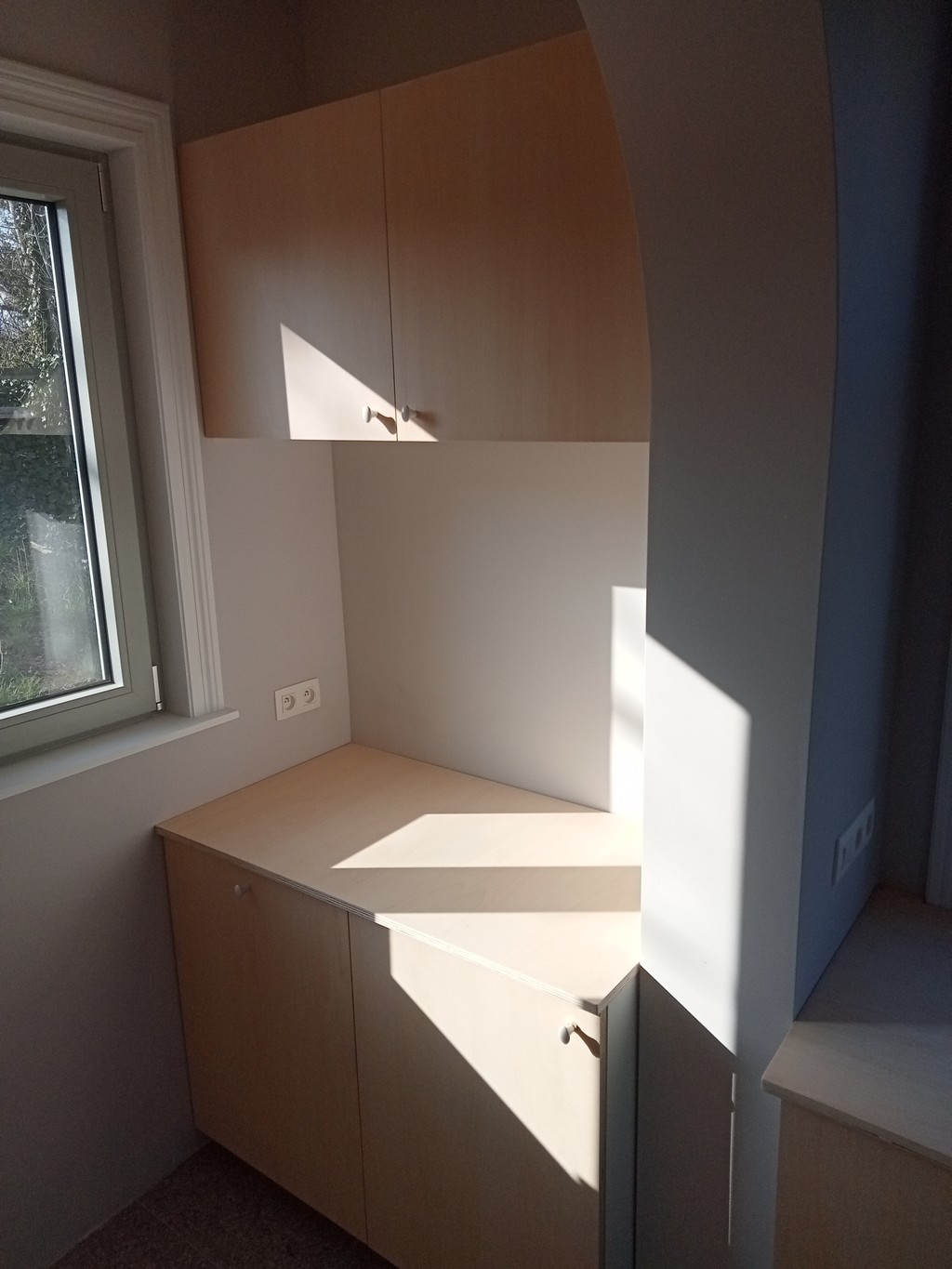 Cuisine sur mesure en contreplaqué hêtre